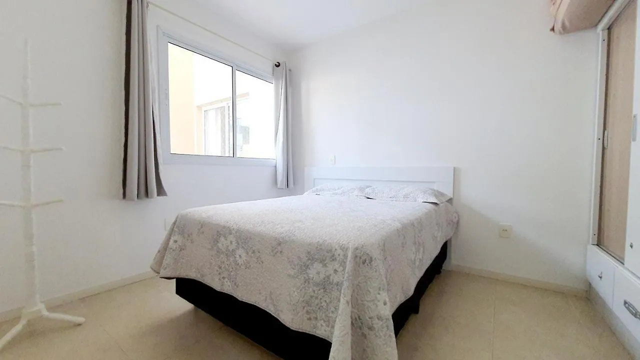 Residencial Larissa - Apartamento Na Praia De Palmas - 2 Dormitorios Ate 7 Pessoas Governador Celso Ramos