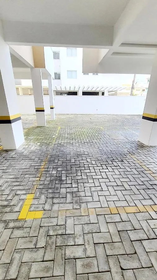 Residencial Larissa - Apartamento Na Praia De Palmas - 2 Dormitorios Ate 7 Pessoas Governador Celso Ramos